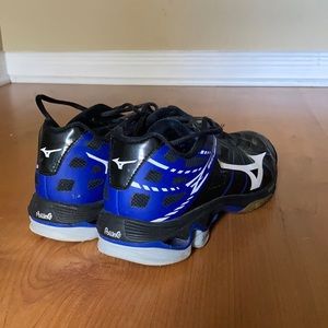 Mixing Wave Lightning Court Shoes